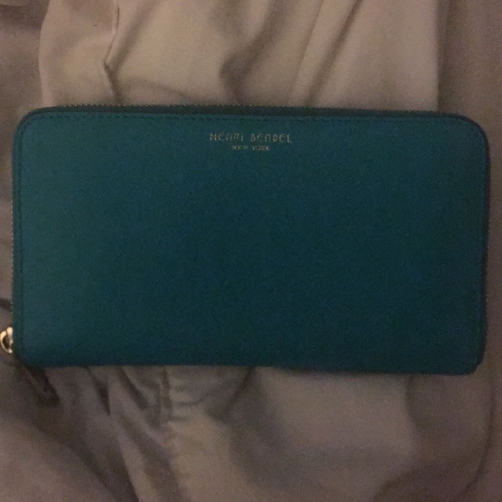 Henri Bendel Wallet